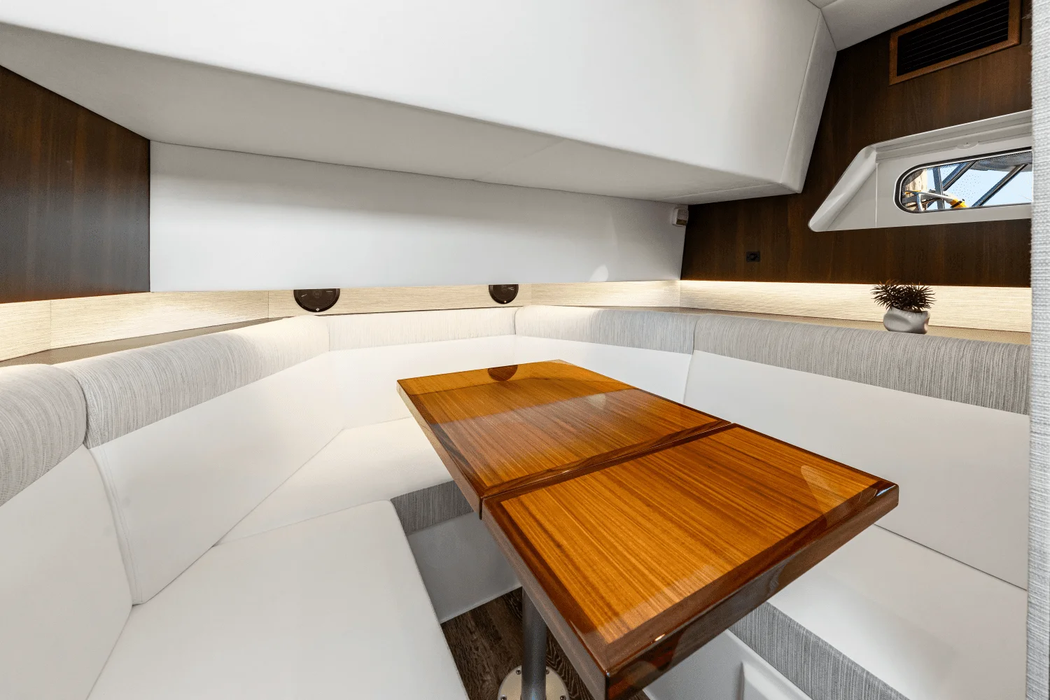 2025 Cruisers Yachts 38 GLS Outboard Image Thumbnail #53