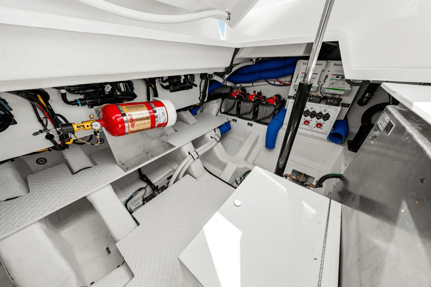 2025 Cruisers Yachts 38 GLS Outboard Image Thumbnail #58