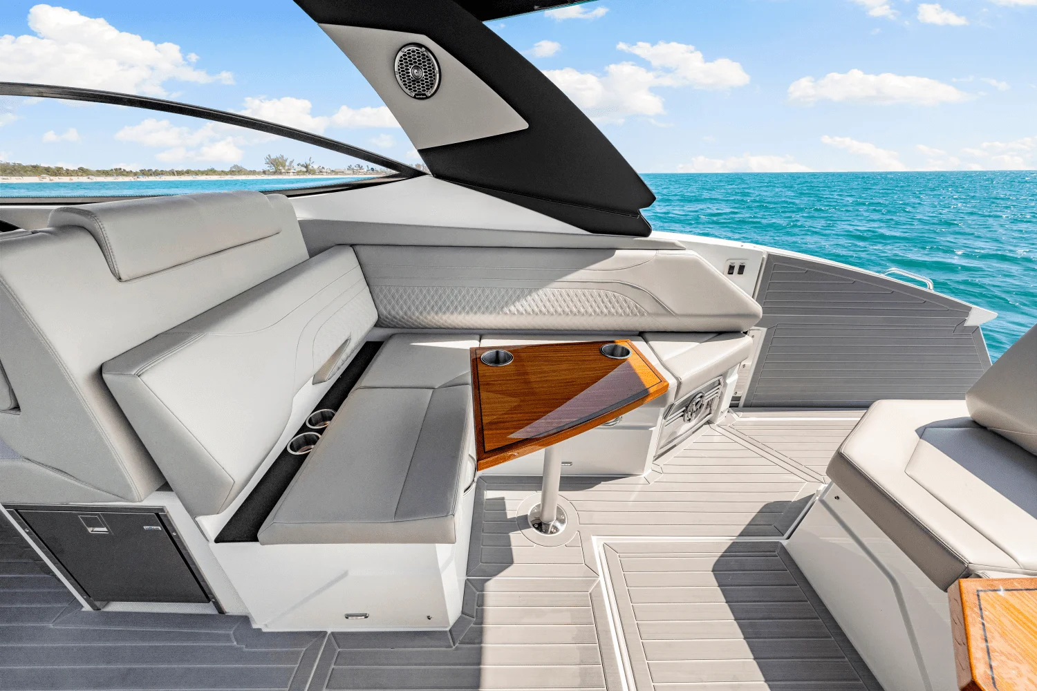 2025 Cruisers Yachts 38 GLS Outboard Image Thumbnail #10