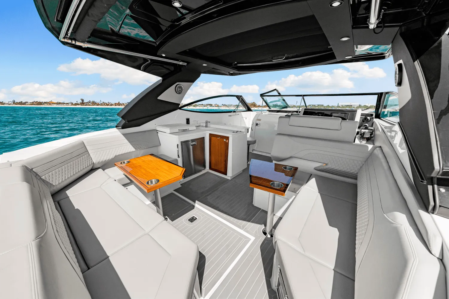 2025 Cruisers Yachts 38 GLS Outboard Image Thumbnail #6