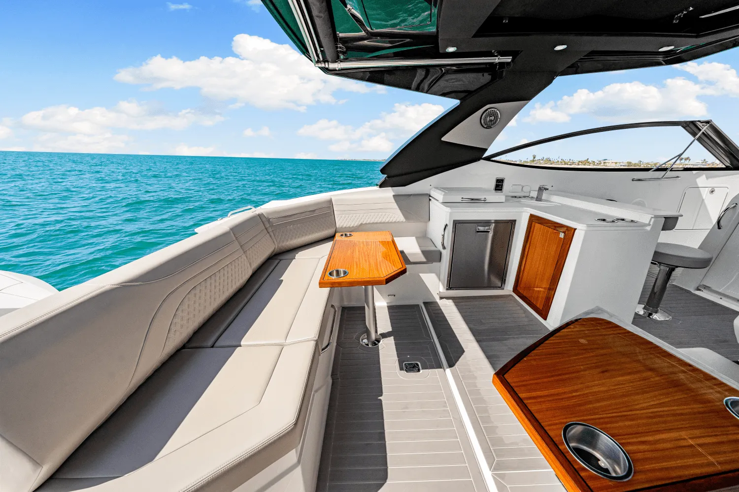2025 Cruisers Yachts 38 GLS Outboard Image Thumbnail #9