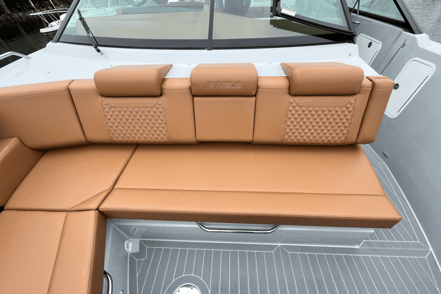 2025 Cruisers Yachts 38 GLS Outboard Image Thumbnail #29