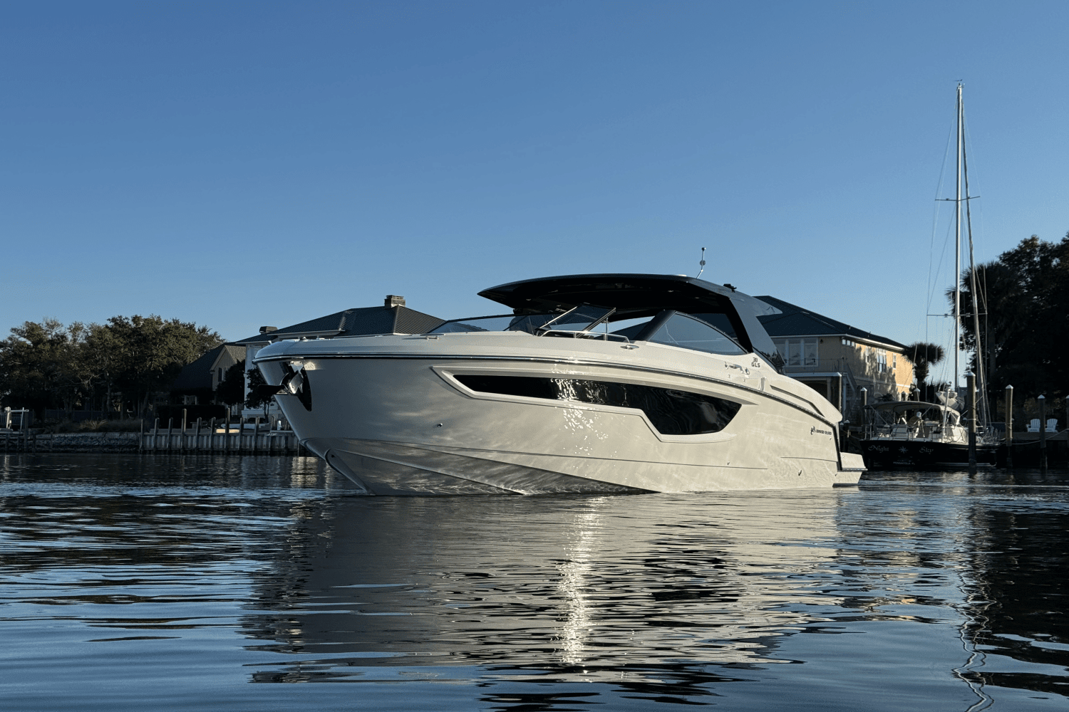 2025 Cruisers Yachts 38 GLS Outboard Image Thumbnail #5