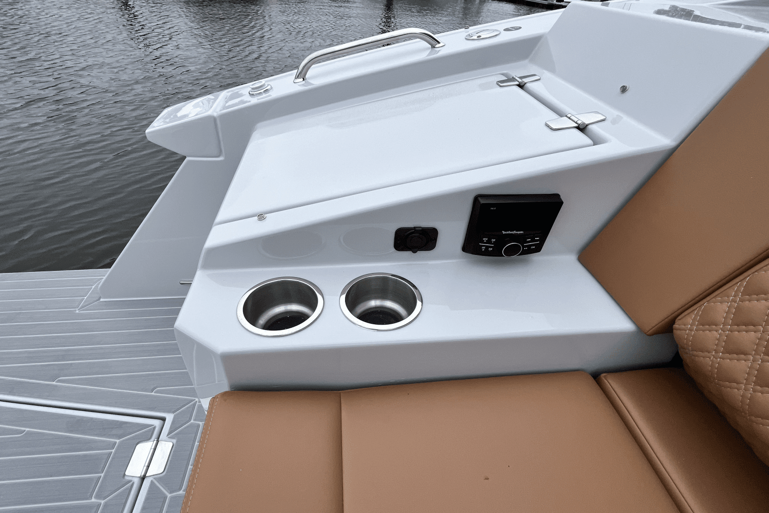 2025 Cruisers Yachts 38 GLS Outboard Image Thumbnail #10