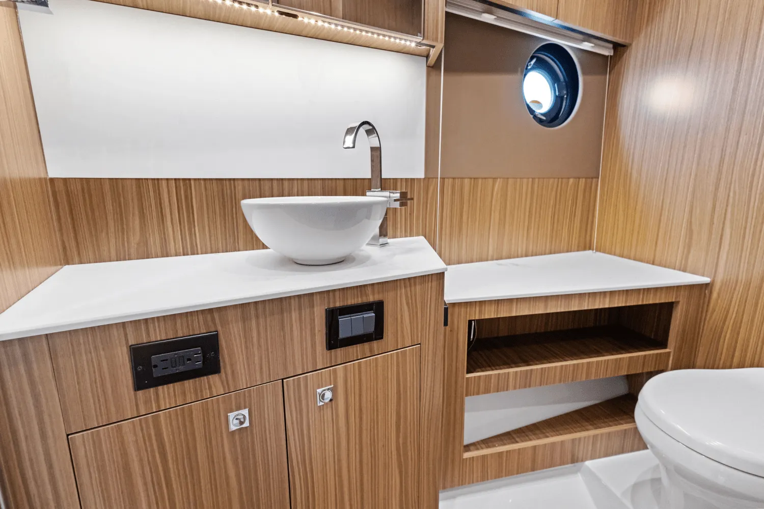 2025 Cruisers Yachts 46 Cantius Image Thumbnail #65