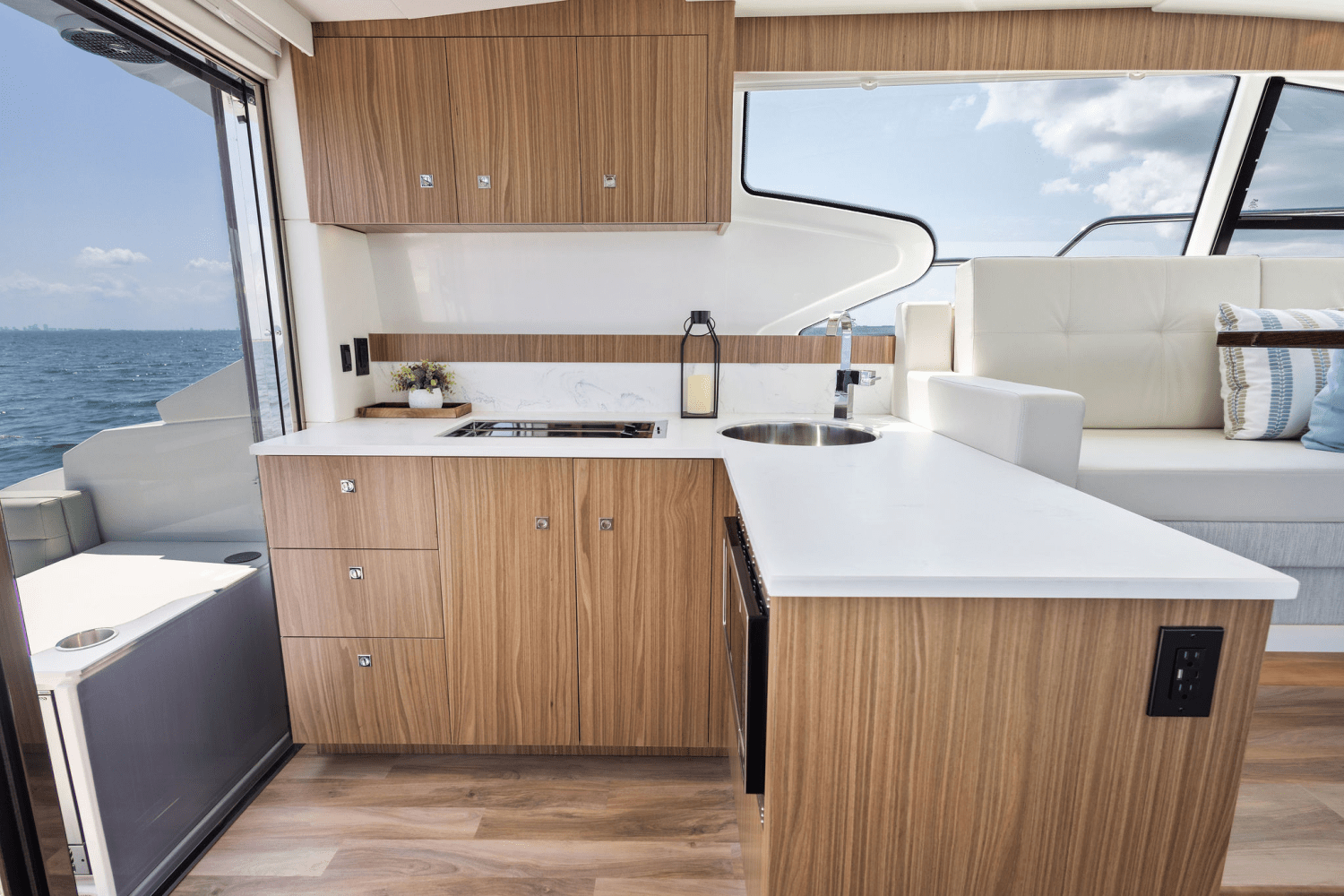 2025 Cruisers Yachts 46 Cantius Image Thumbnail #39