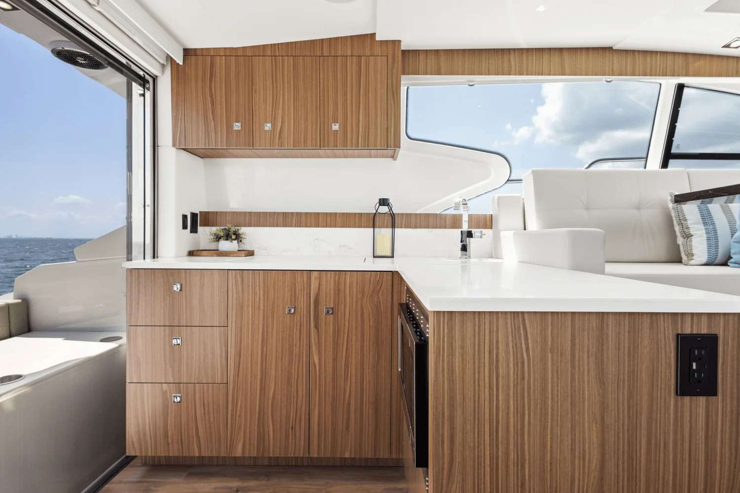 2025 Cruisers Yachts 46 Cantius Image Thumbnail #40