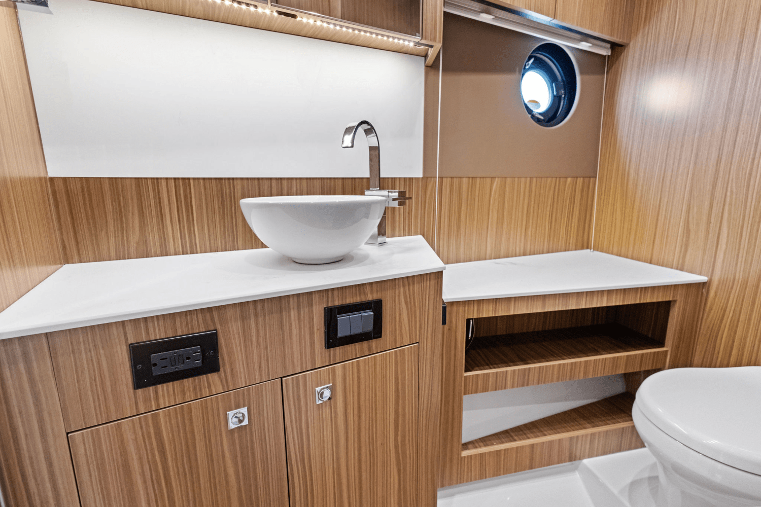 2025 Cruisers Yachts 46 Cantius Image Thumbnail #65