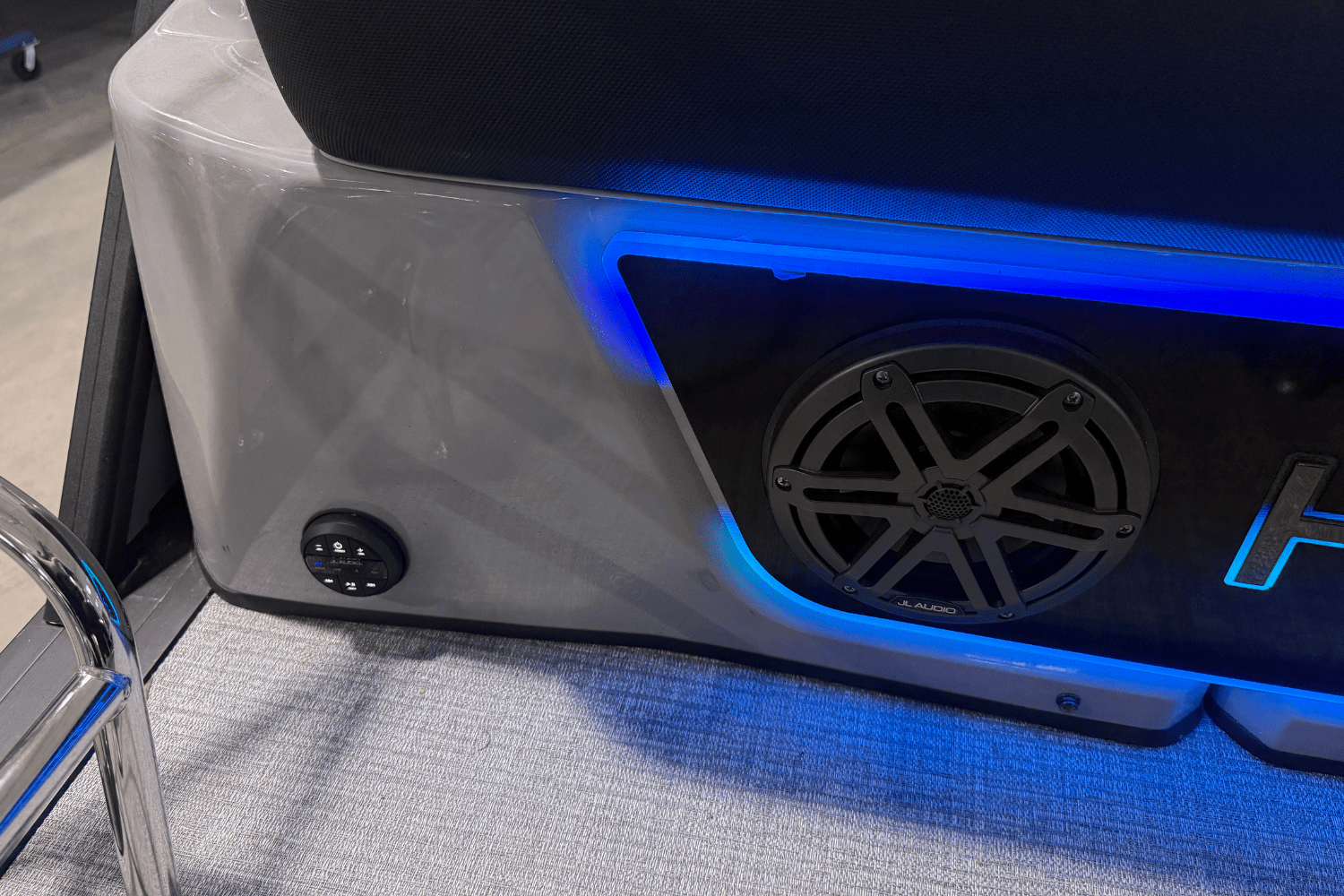 2025 Harris 230 Grand Mariner Image Thumbnail #12