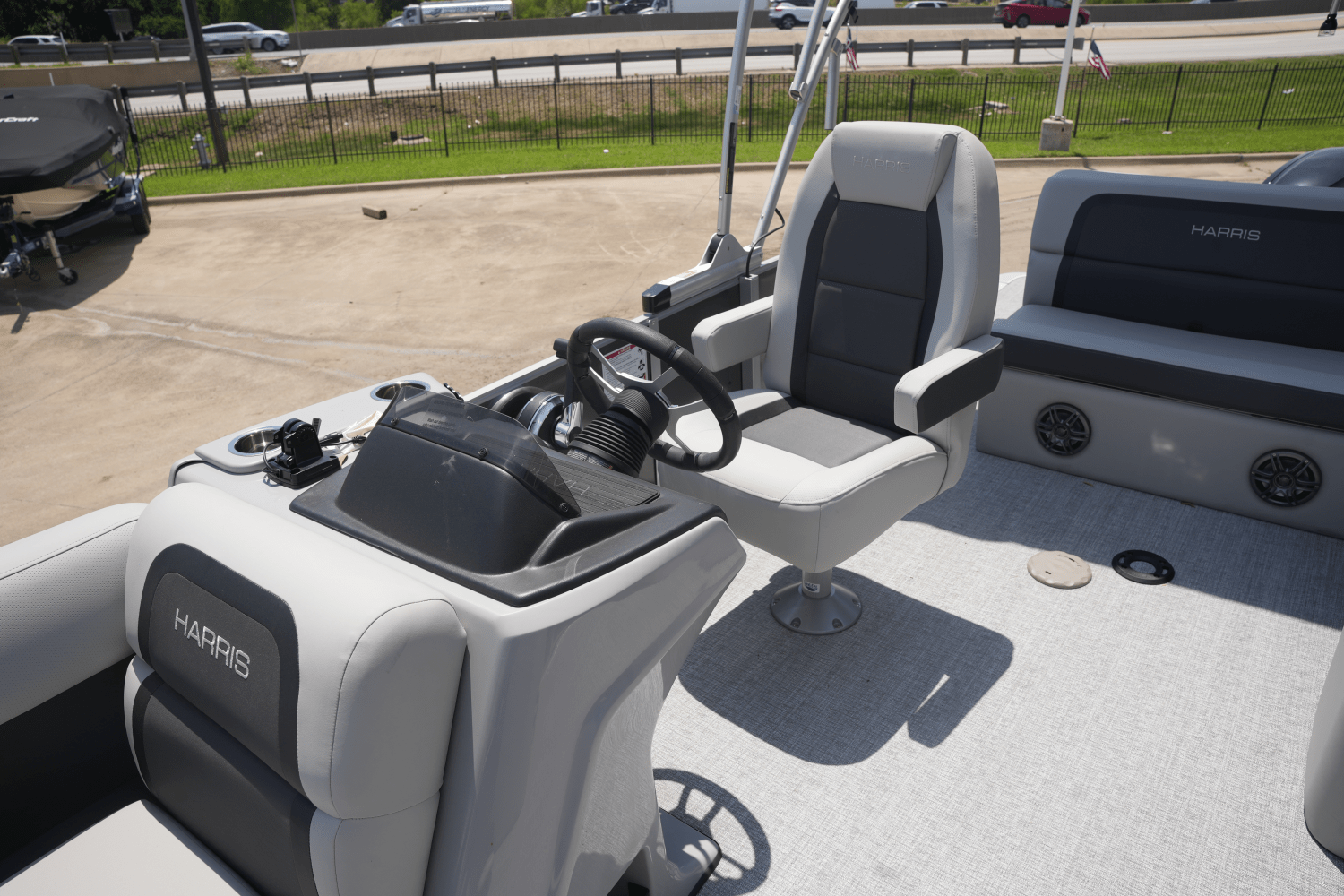 2025 Harris 230 Cruiser Image Thumbnail #6