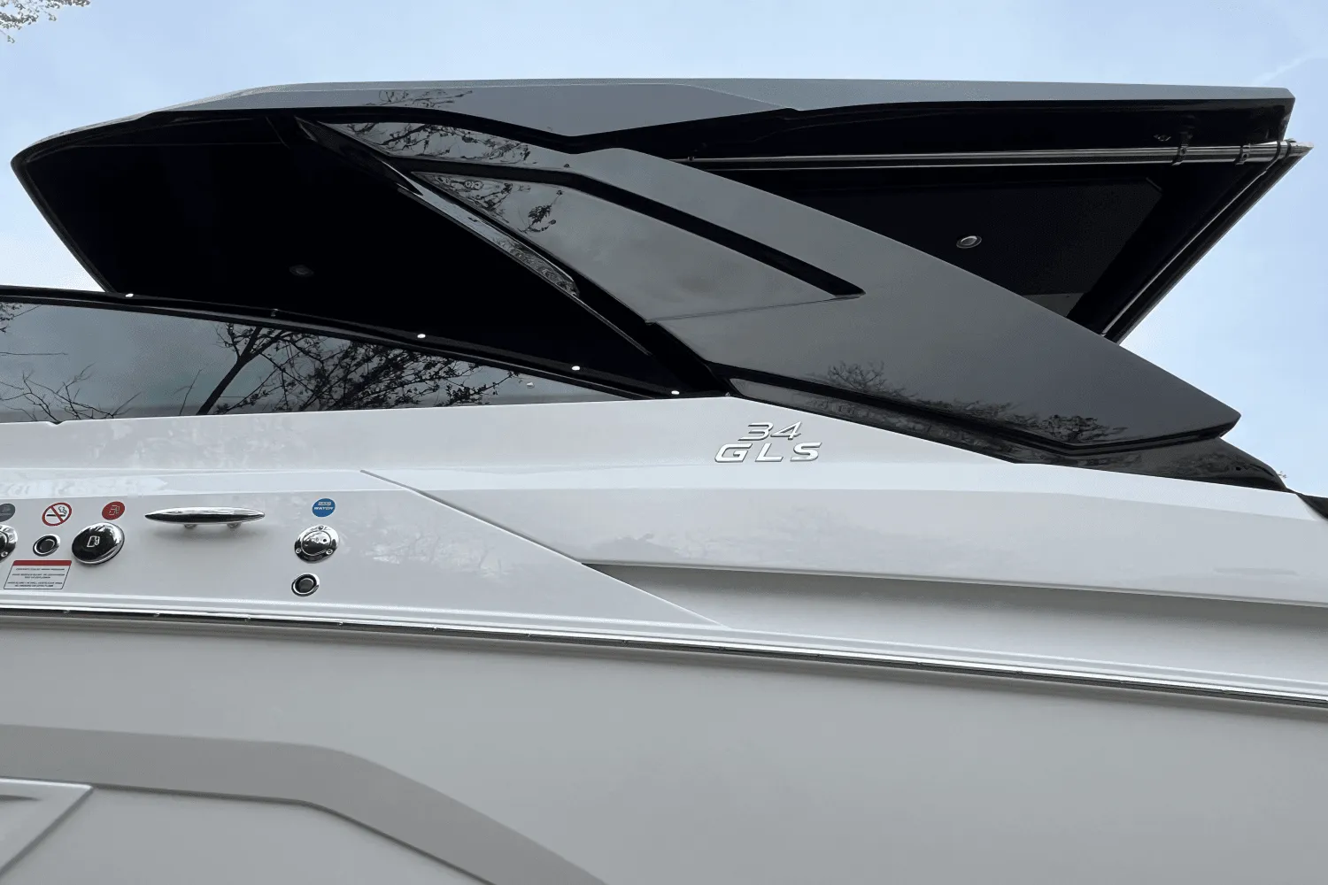 2025 Cruisers Yachts 34 GLS Image Thumbnail #15