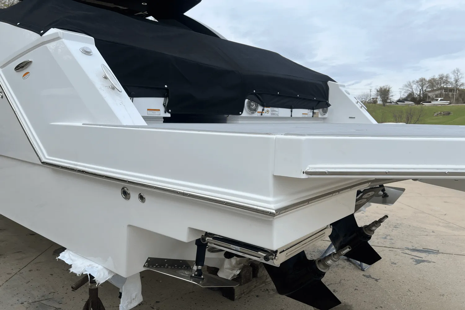 2025 Cruisers Yachts 34 GLS Image Thumbnail #17