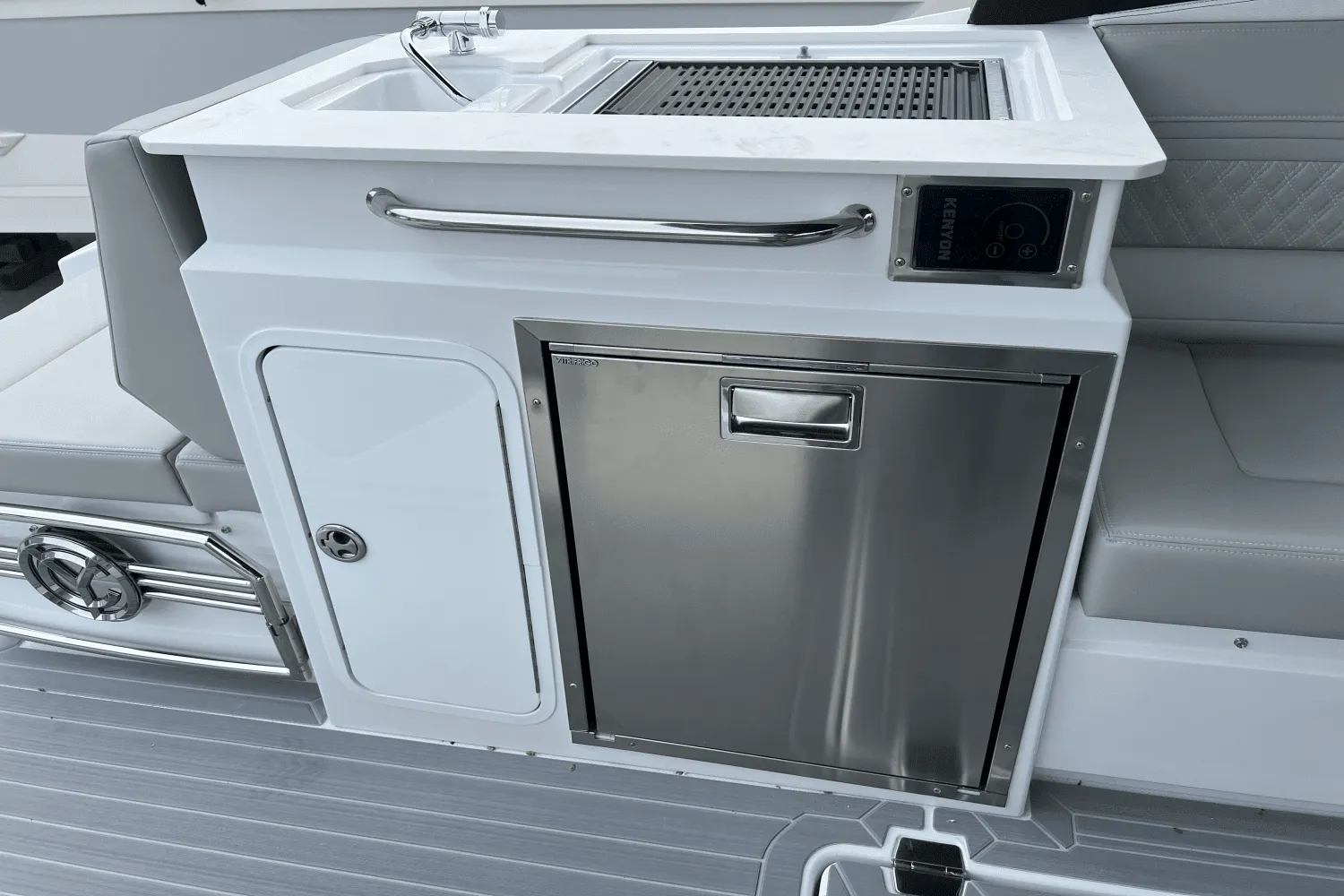 2025 Cruisers Yachts 34 GLS Image Thumbnail #41