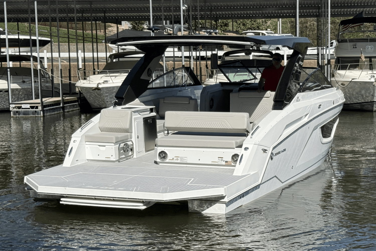 2025 Cruisers Yachts 34 GLS Image Thumbnail #8