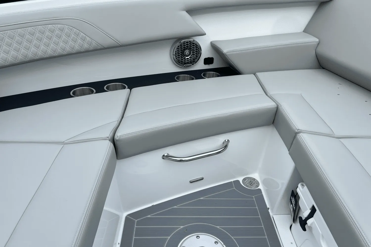 2025 Cruisers Yachts 34 GLS Image Thumbnail #51