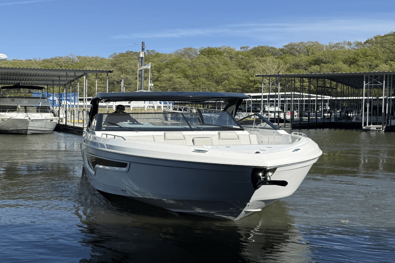 2025 Cruisers Yachts 34 GLS Image Thumbnail #7