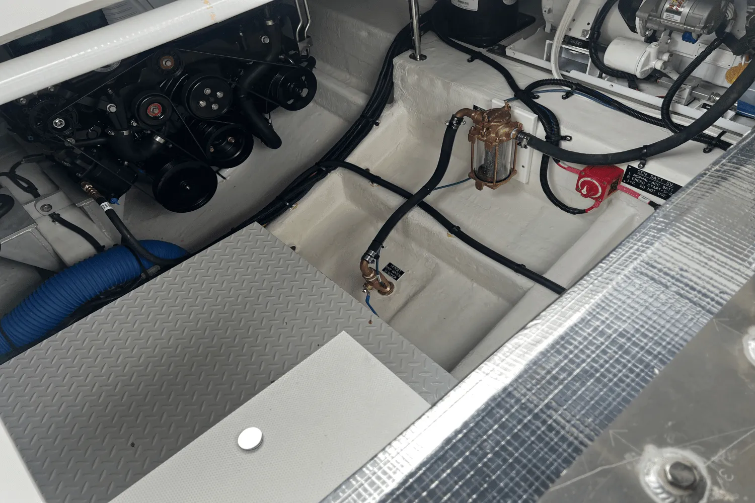 2025 Cruisers Yachts 34 GLS Image Thumbnail #56