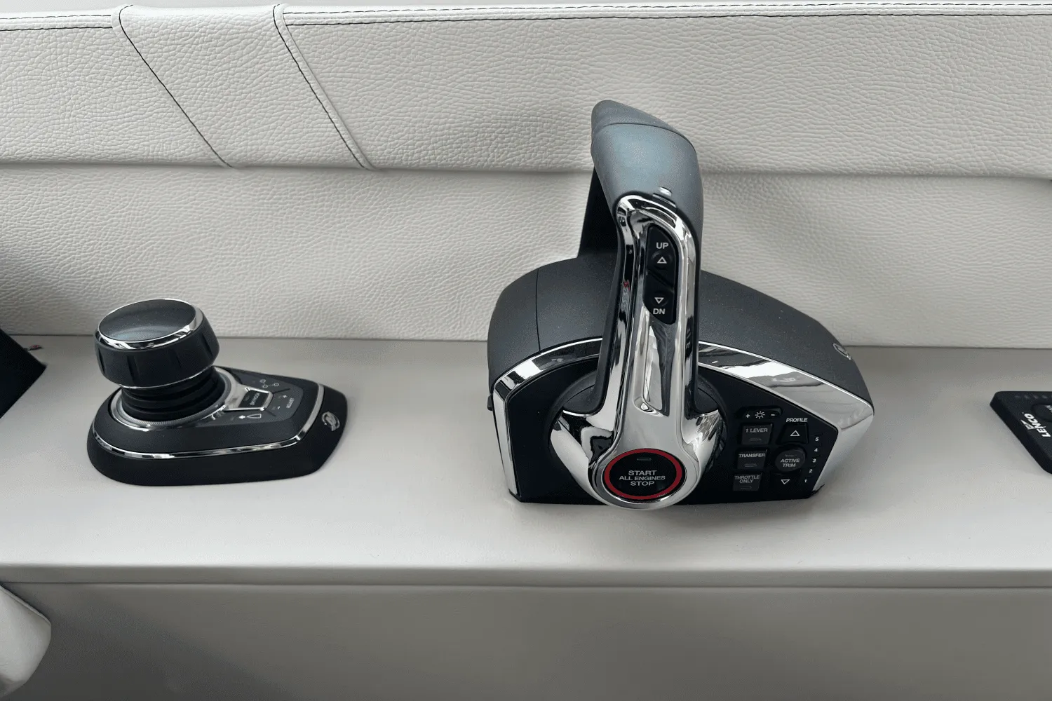 2025 Cruisers Yachts 34 GLS Image Thumbnail #37