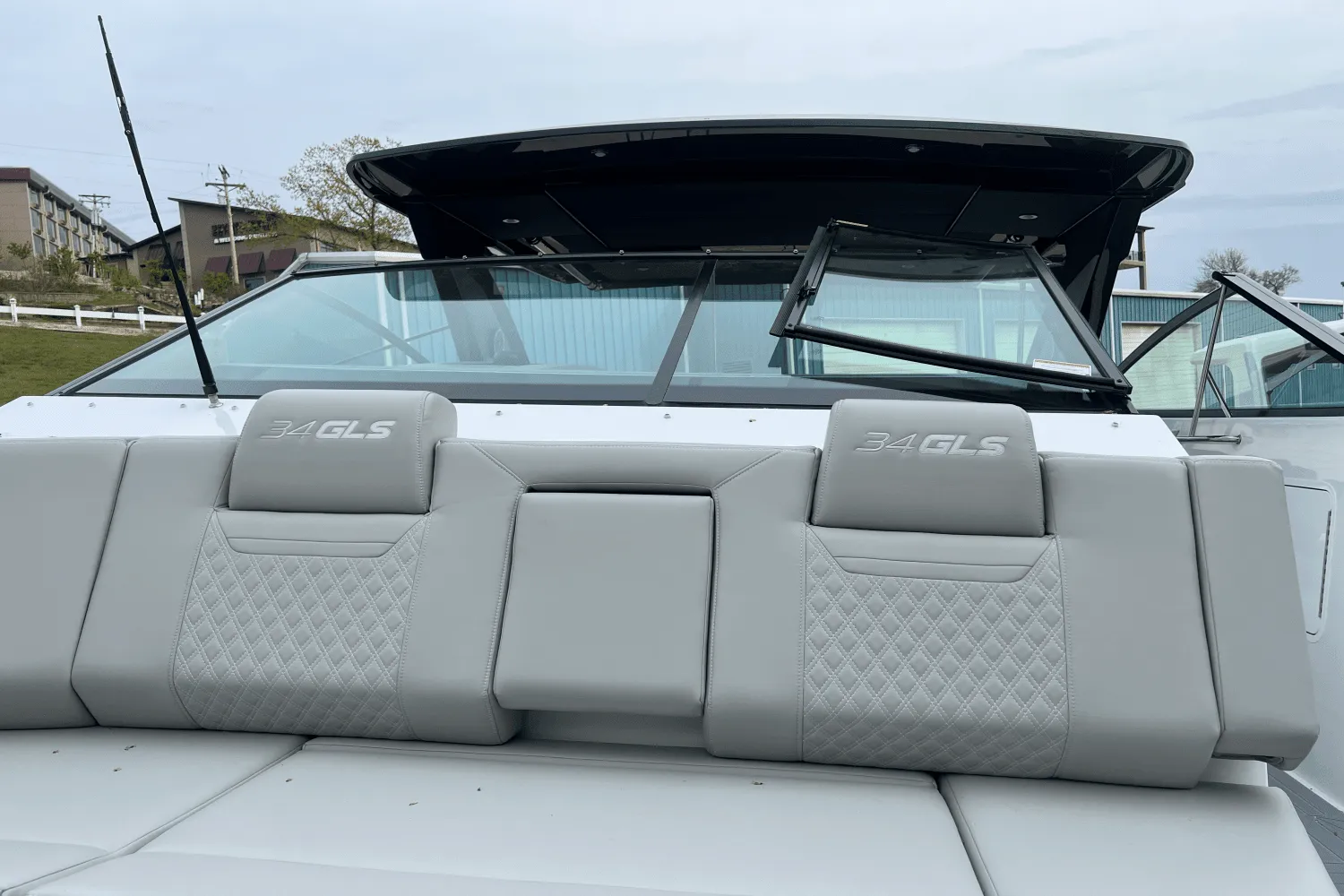 2025 Cruisers Yachts 34 GLS Image Thumbnail #52