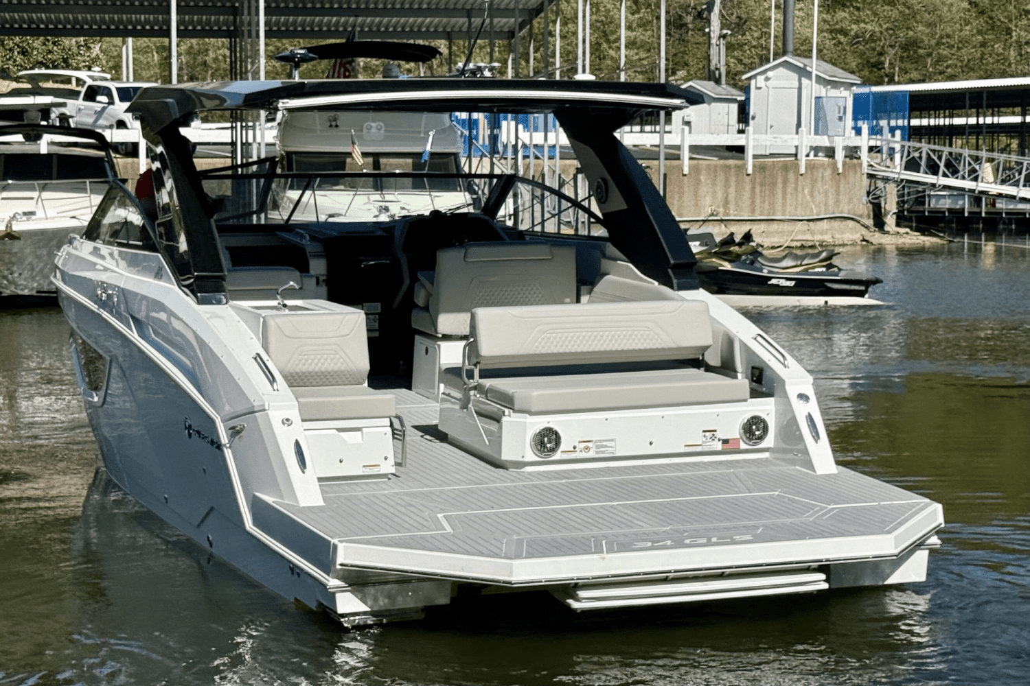 2025 Cruisers Yachts 34 GLS Image Thumbnail #9