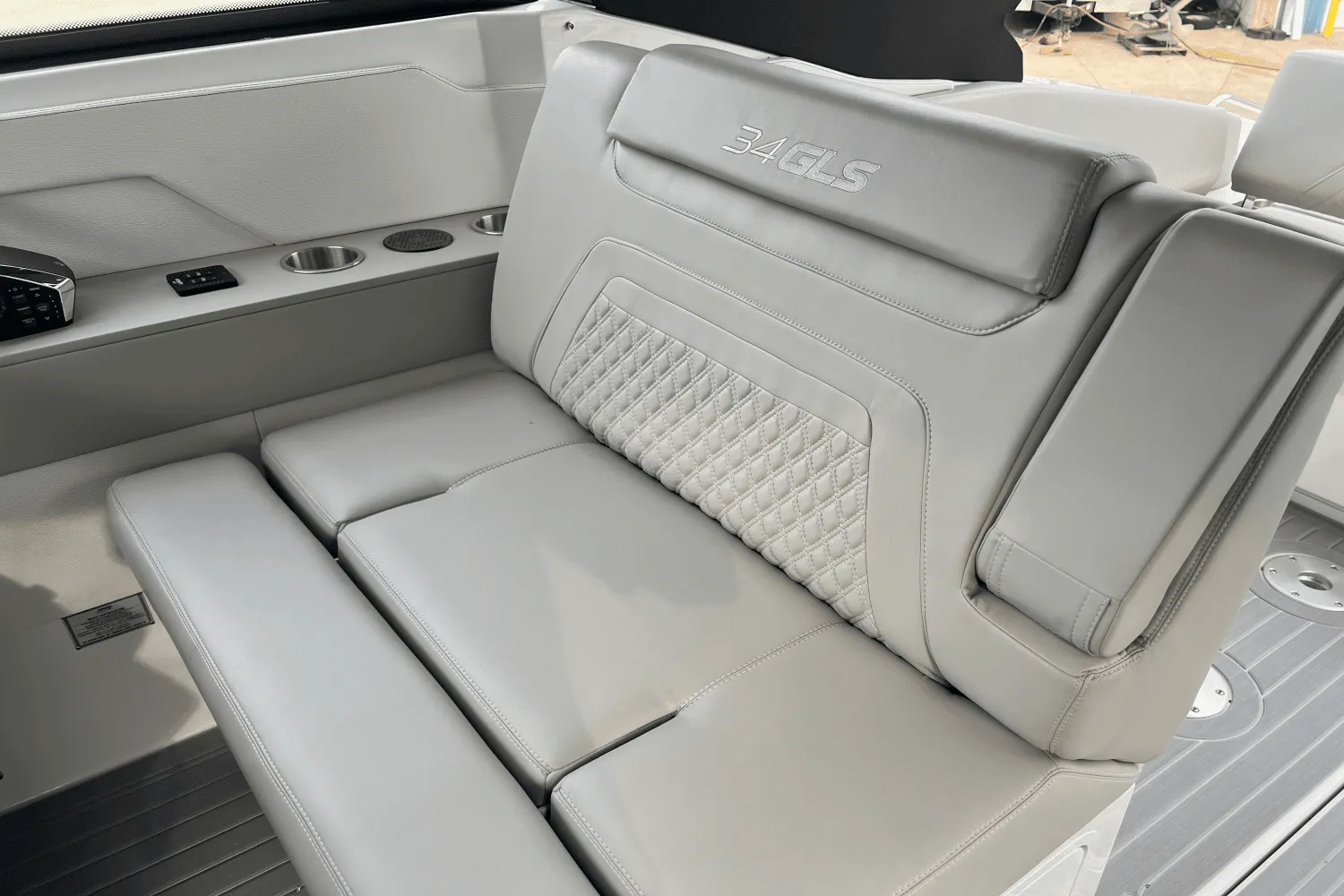 2025 Cruisers Yachts 34 GLS Image Thumbnail #30