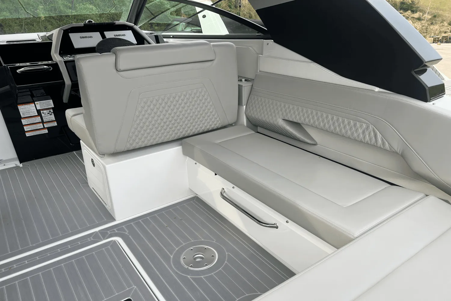 2025 Cruisers Yachts 34 GLS Image Thumbnail #31