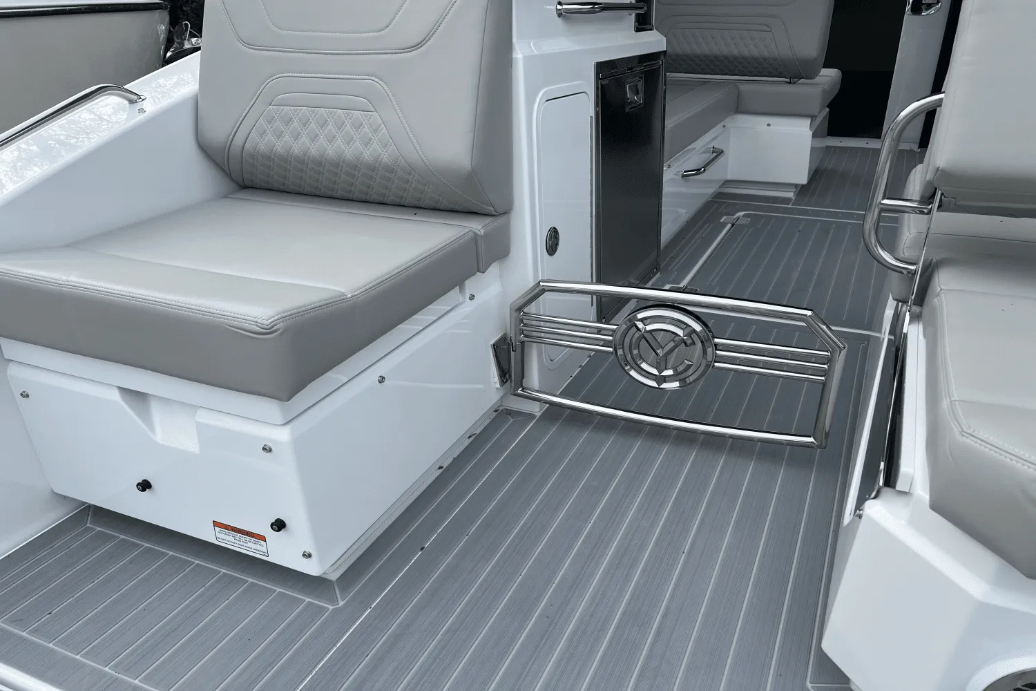 2025 Cruisers Yachts 34 GLS Image Thumbnail #27