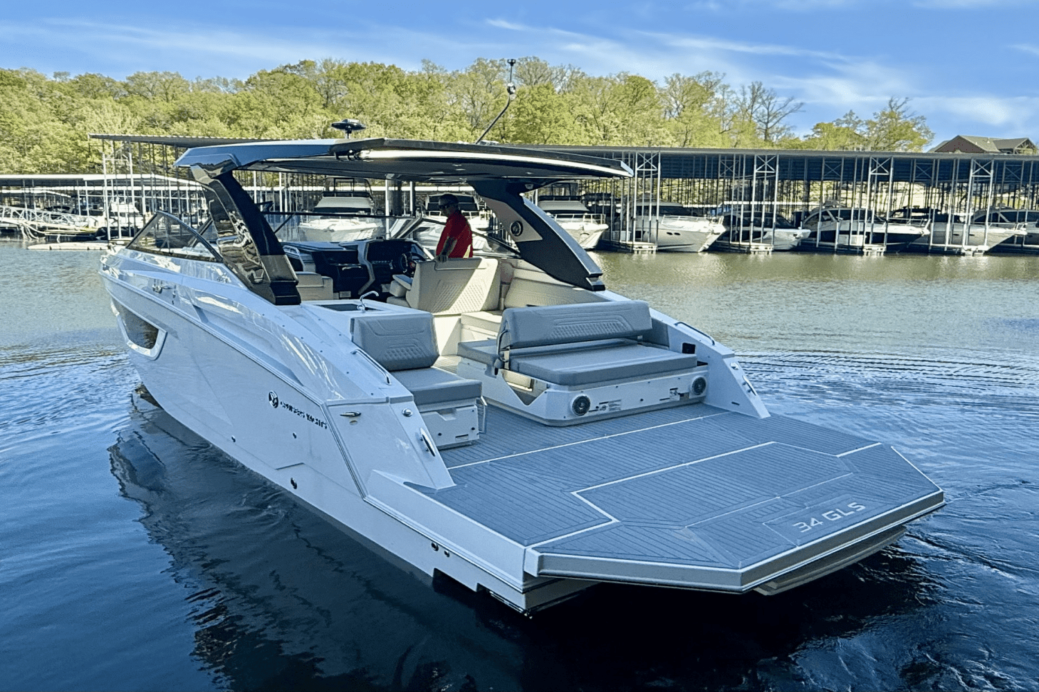 2025 Cruisers Yachts 34 GLS Image Thumbnail #1