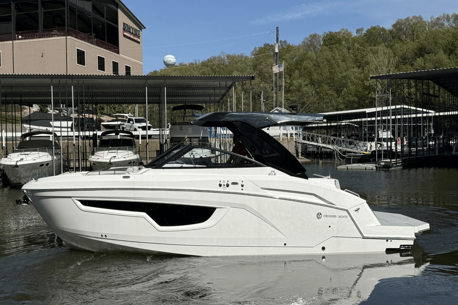 2025 Cruisers Yachts 34 GLS Image Thumbnail #2