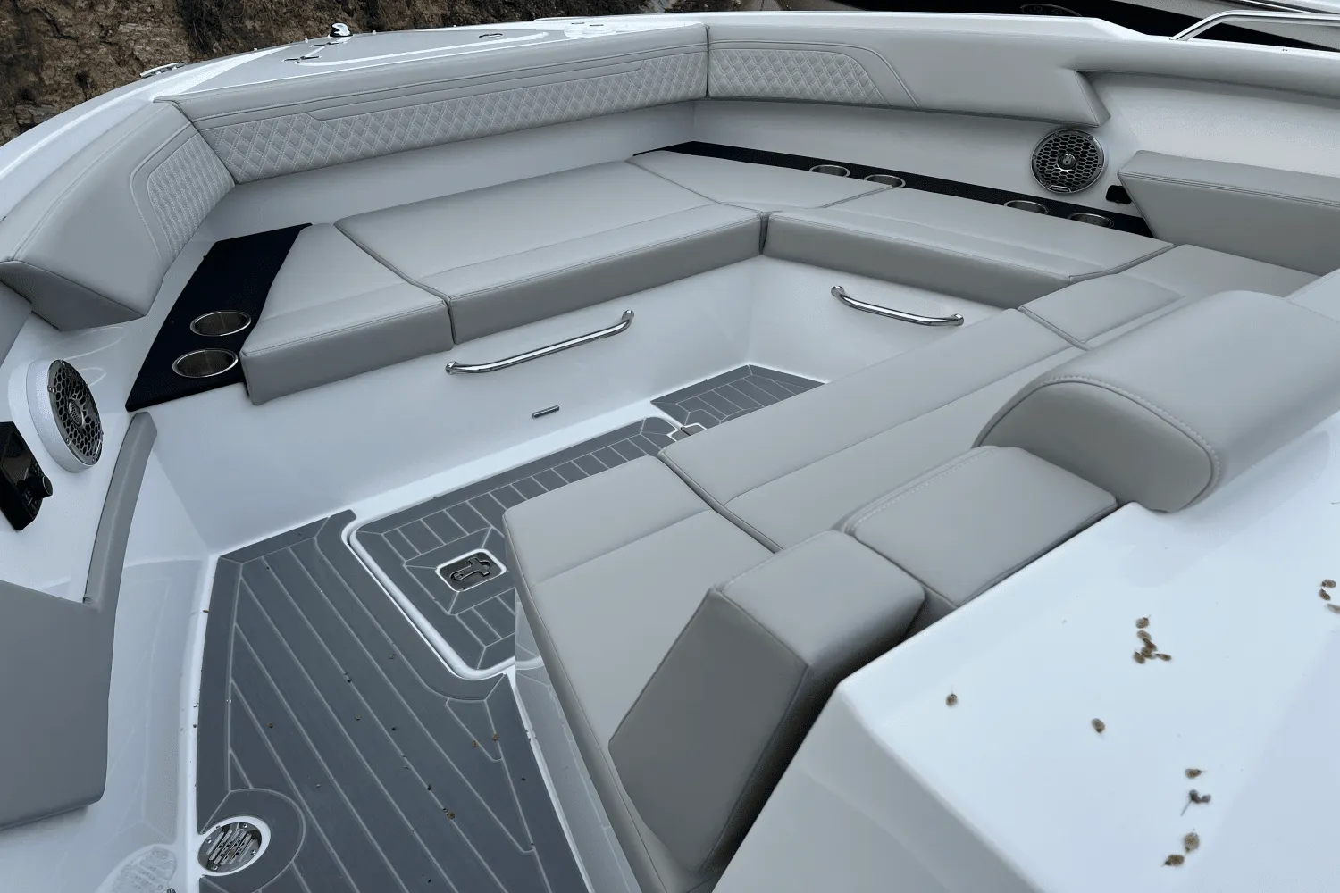 2025 Cruisers Yachts 34 GLS Image Thumbnail #50