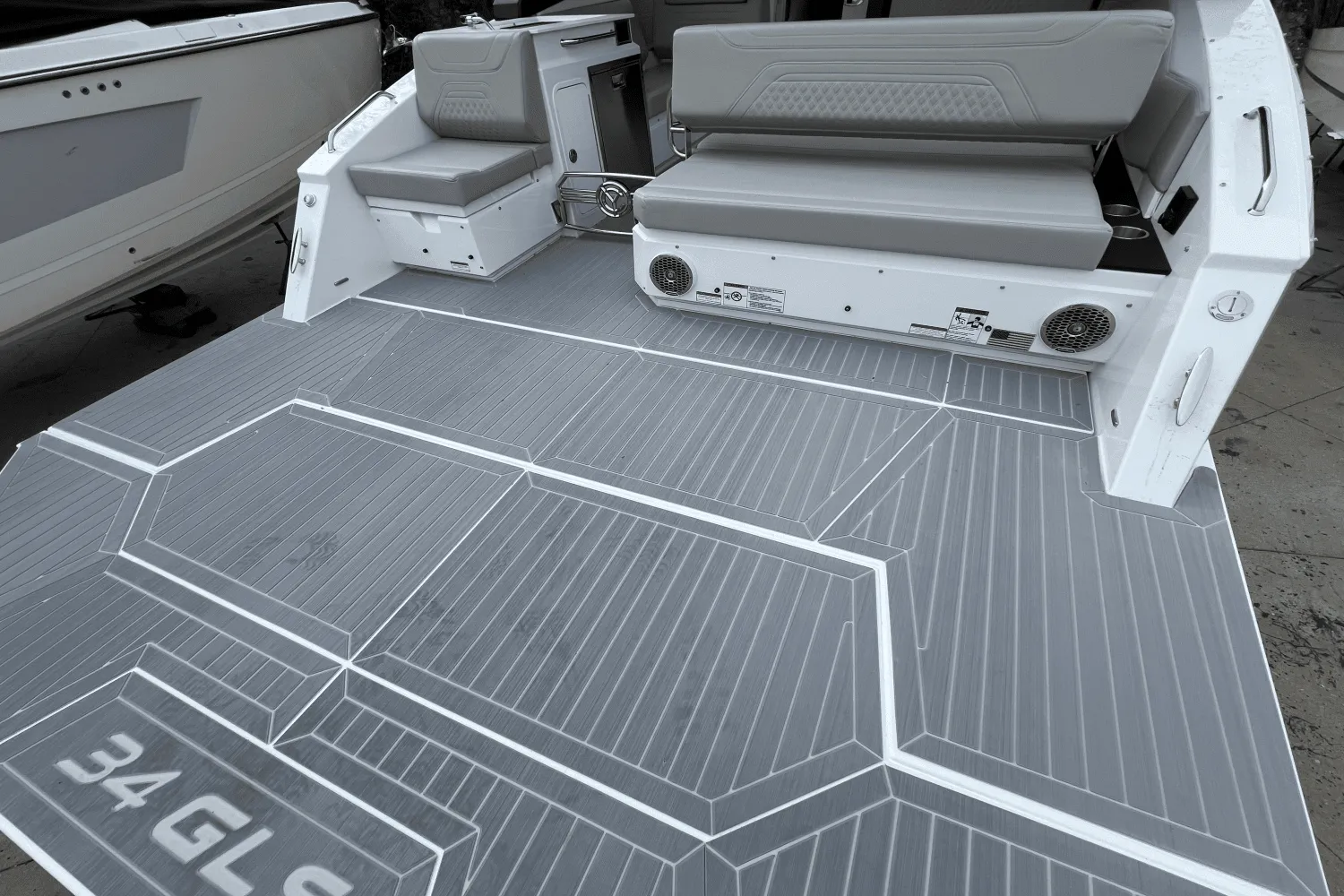 2025 Cruisers Yachts 34 GLS Image Thumbnail #25
