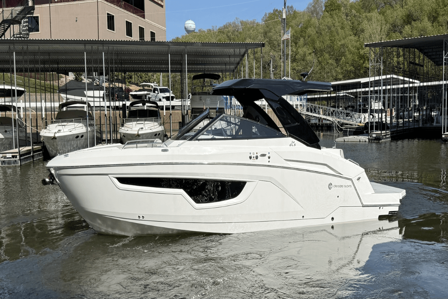 2025 Cruisers Yachts 34 GLS Image Thumbnail #6