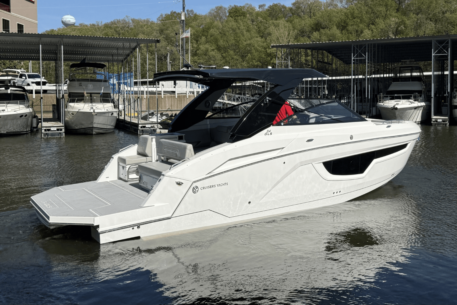 2025 Cruisers Yachts 34 GLS Image Thumbnail #3