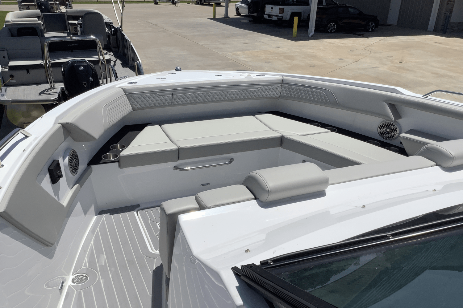 2025 Cruisers Yachts 34 GLS Image Thumbnail #25