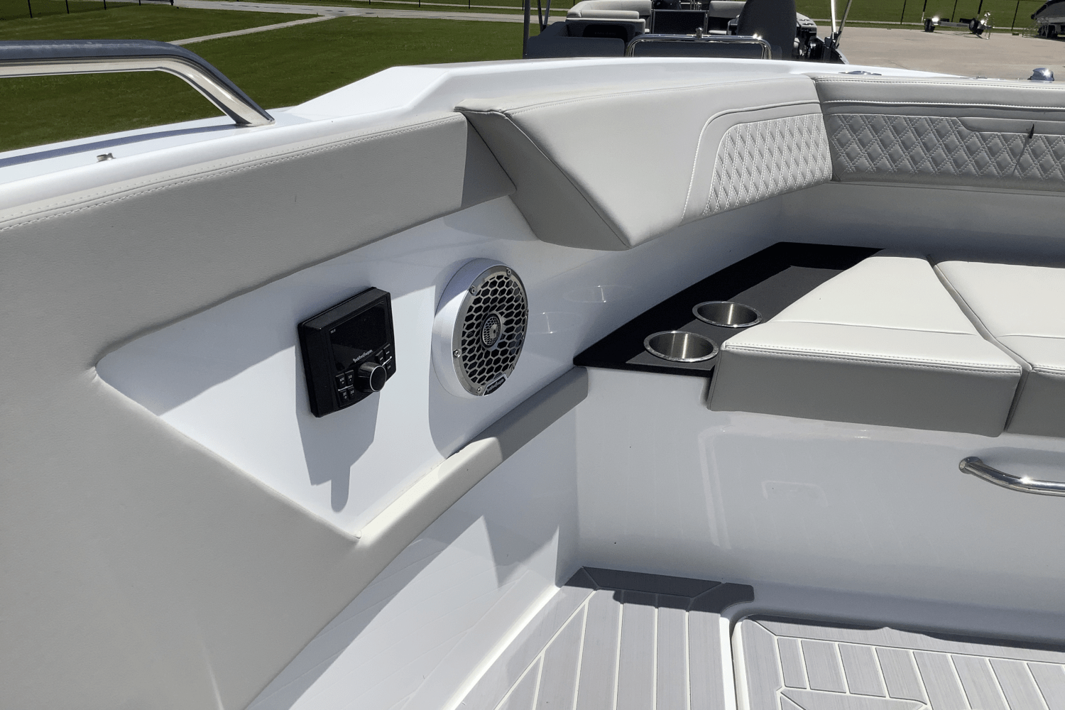 2025 Cruisers Yachts 34 GLS Image Thumbnail #26