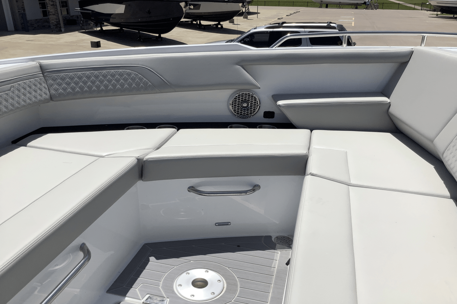 2025 Cruisers Yachts 34 GLS Image Thumbnail #28