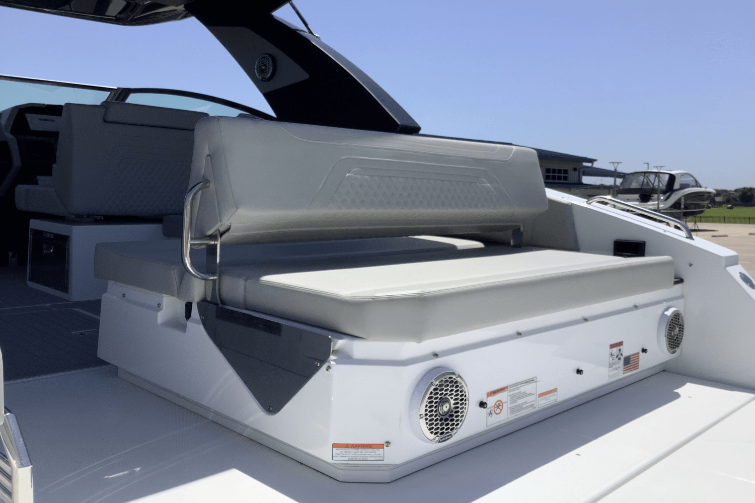 2025 Cruisers Yachts 34 GLS Image Thumbnail #8
