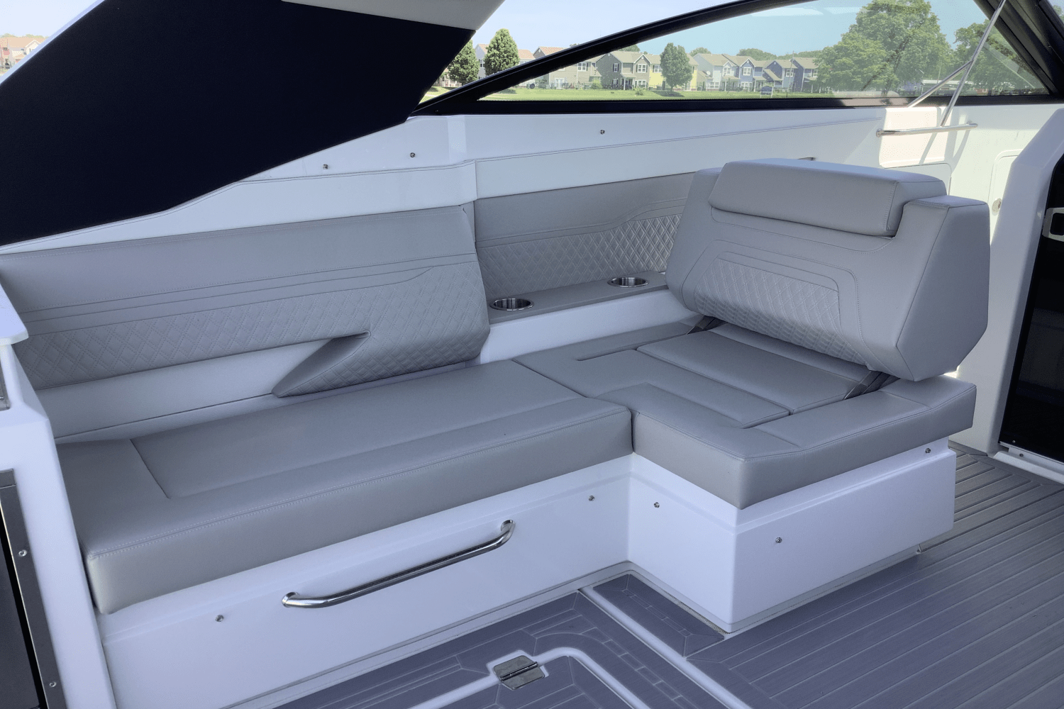 2025 Cruisers Yachts 34 GLS Image Thumbnail #15