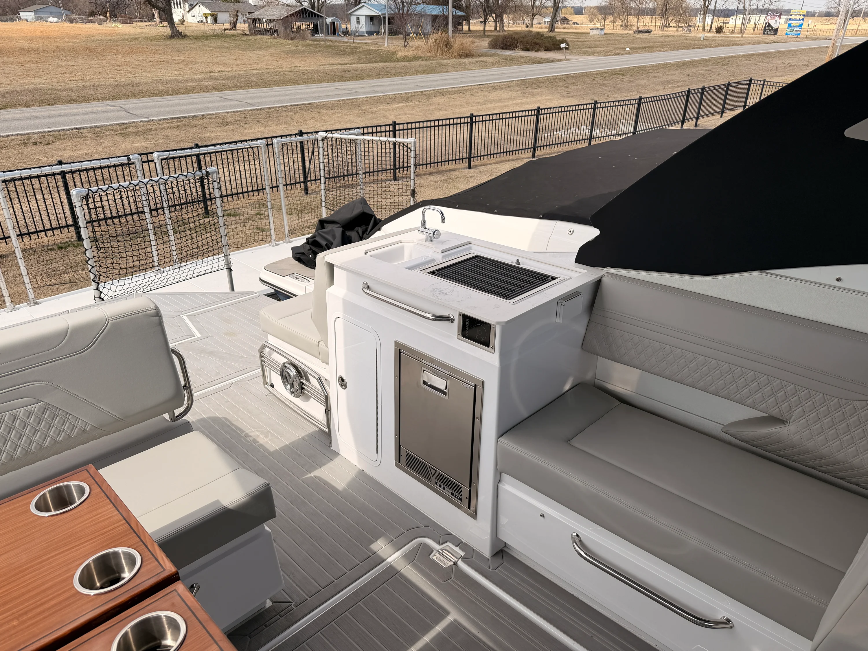 2025 Cruisers Yachts 34 GLS Image Thumbnail #9