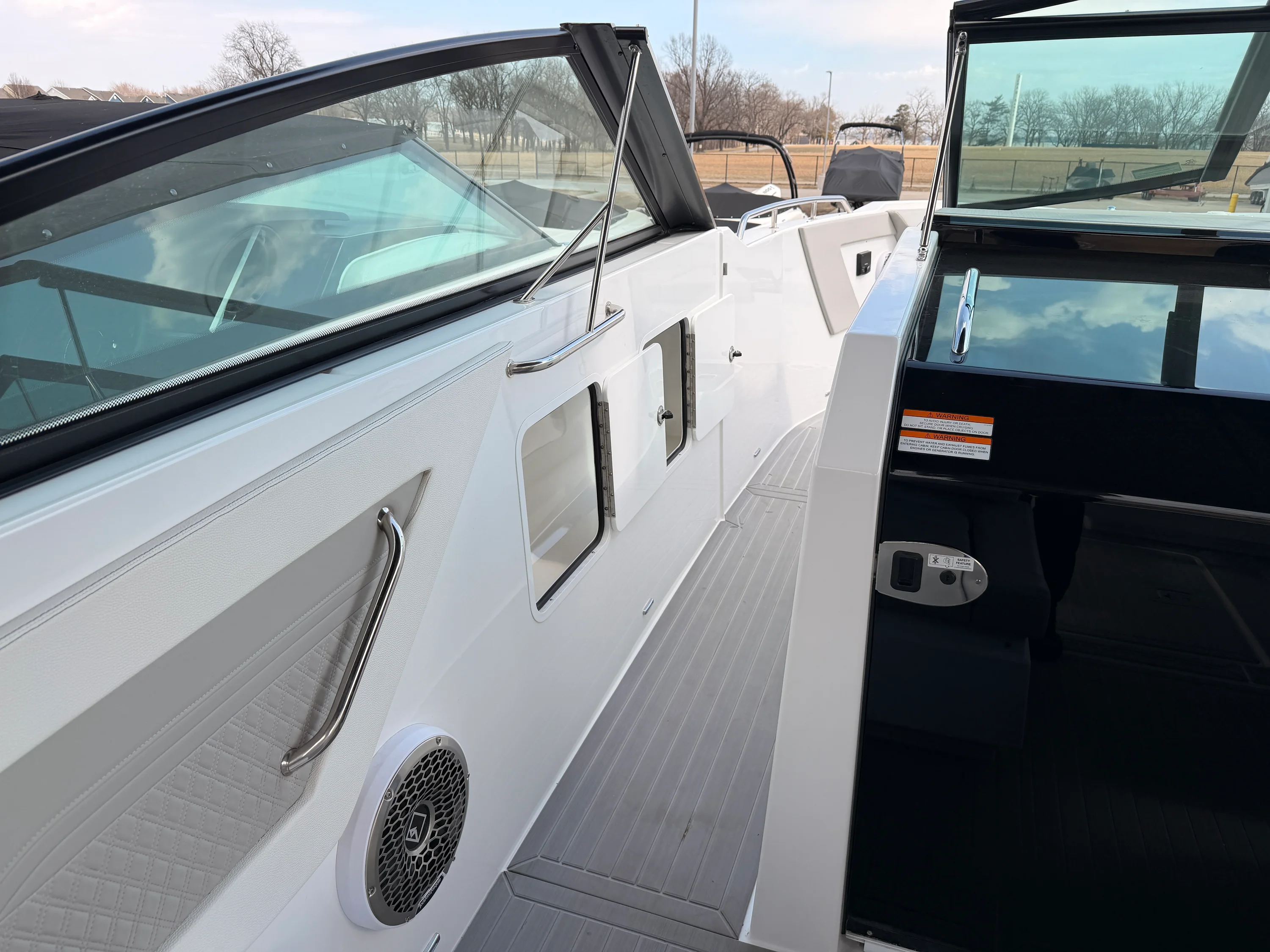 2025 Cruisers Yachts 34 GLS Image Thumbnail #16