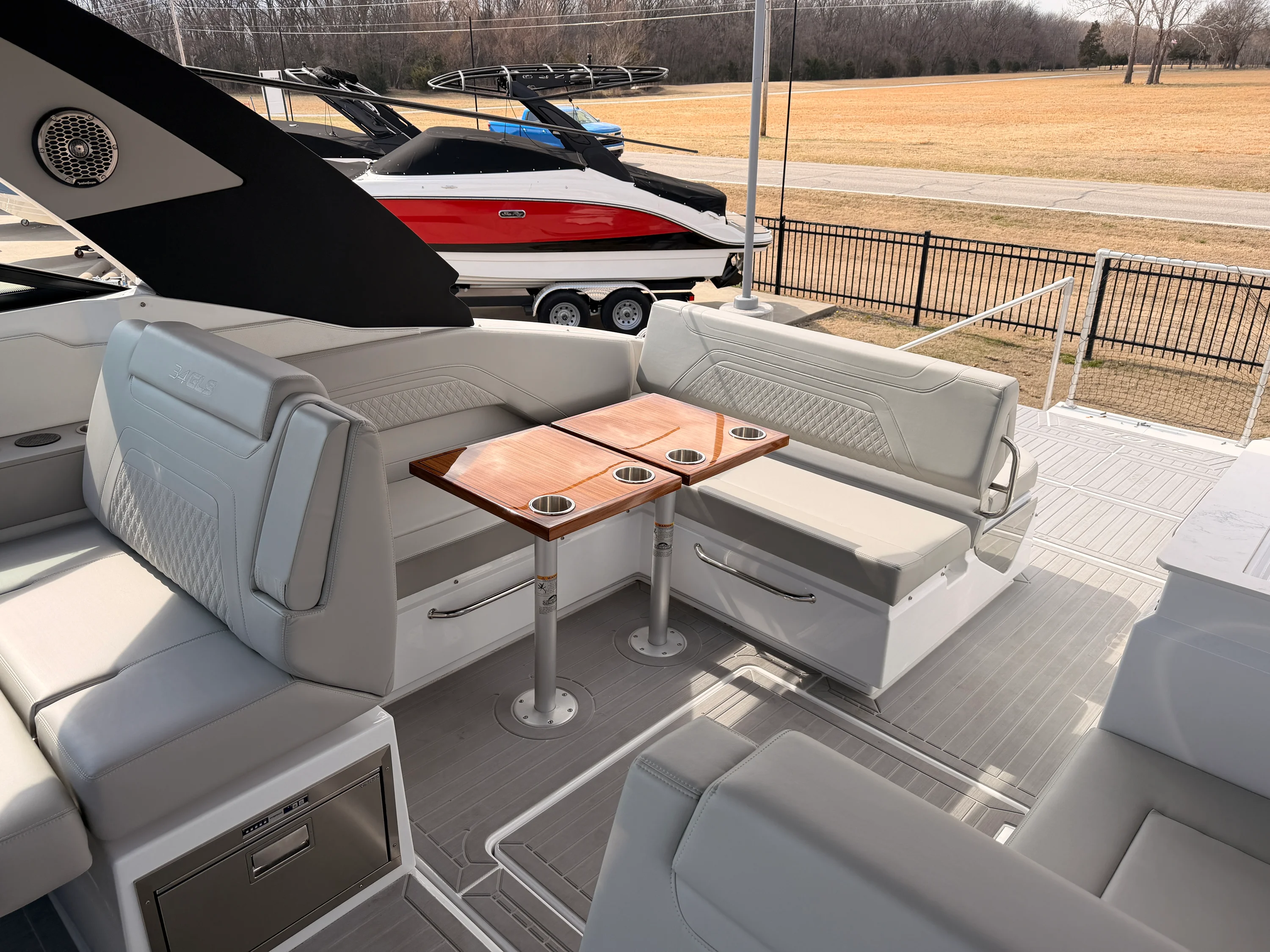 2025 Cruisers Yachts 34 GLS Image Thumbnail #10