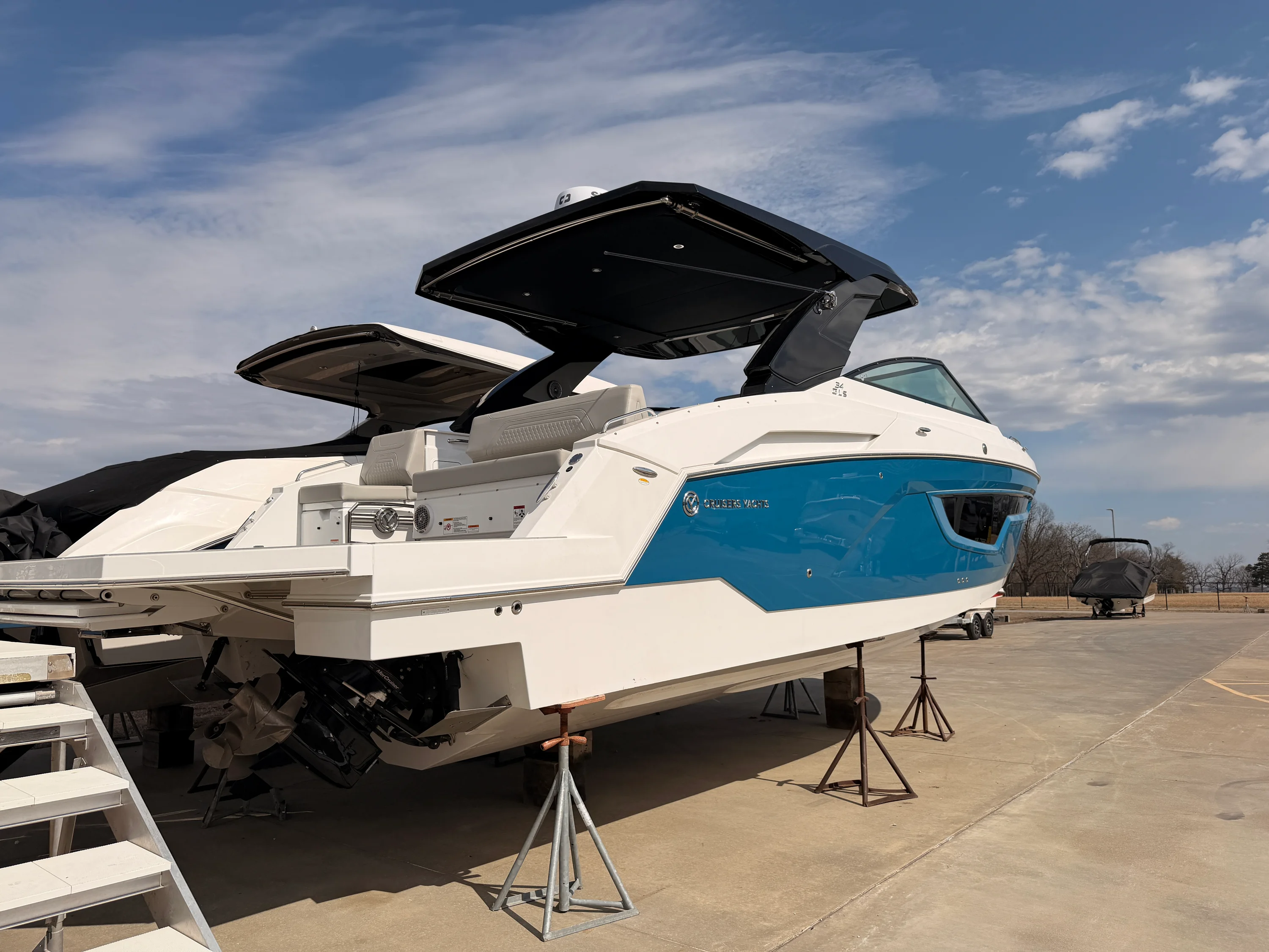 2025 Cruisers Yachts 34 GLS Image Thumbnail #2