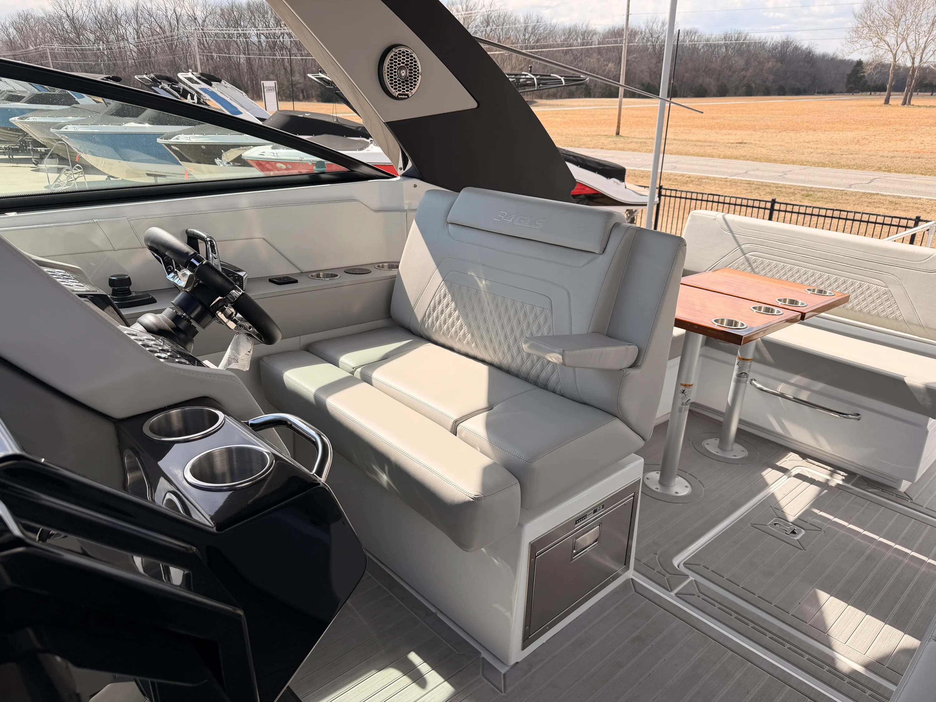 2025 Cruisers Yachts 34 GLS Image Thumbnail #12