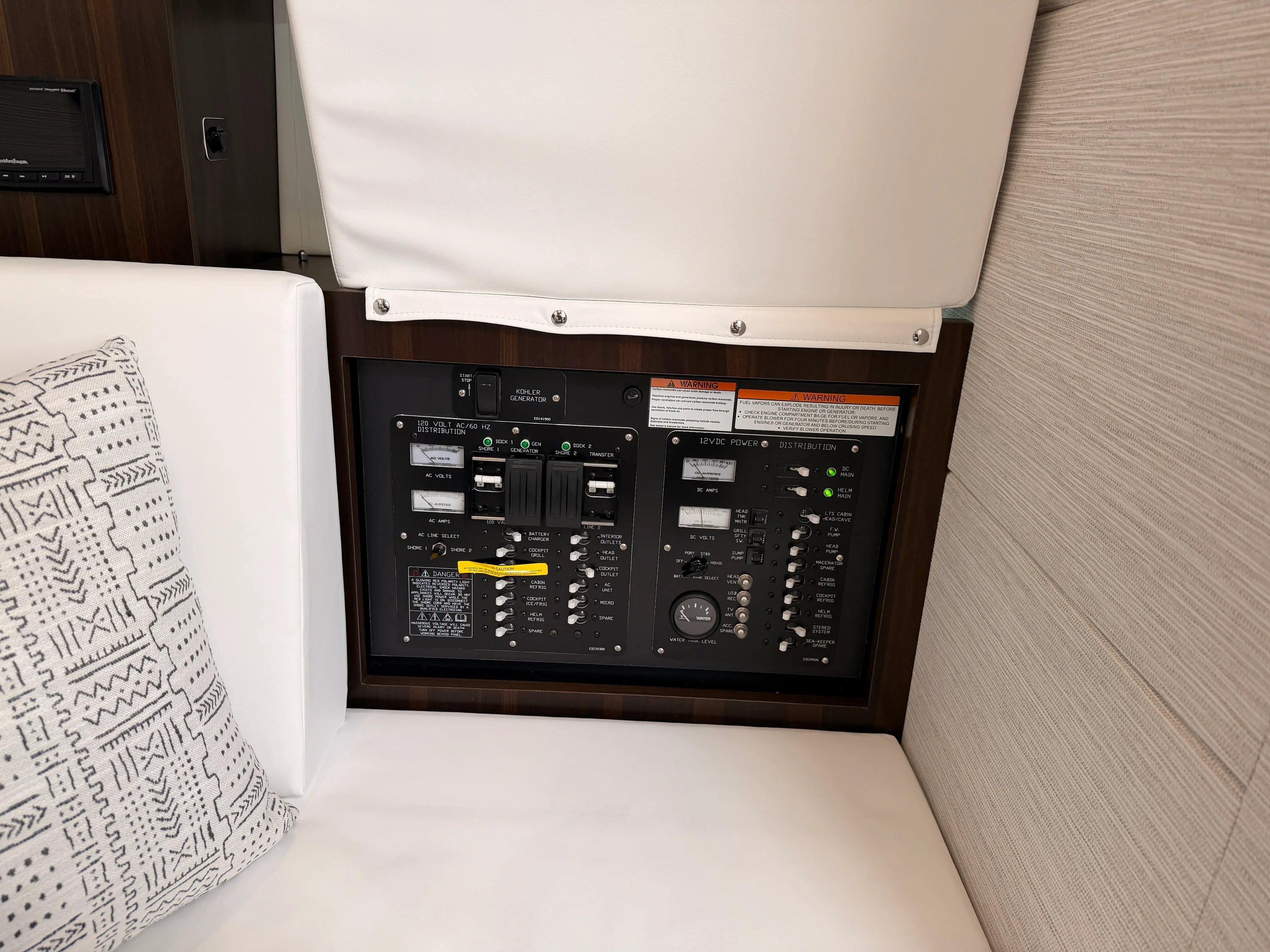 2025 Cruisers Yachts 34 GLS Image Thumbnail #26