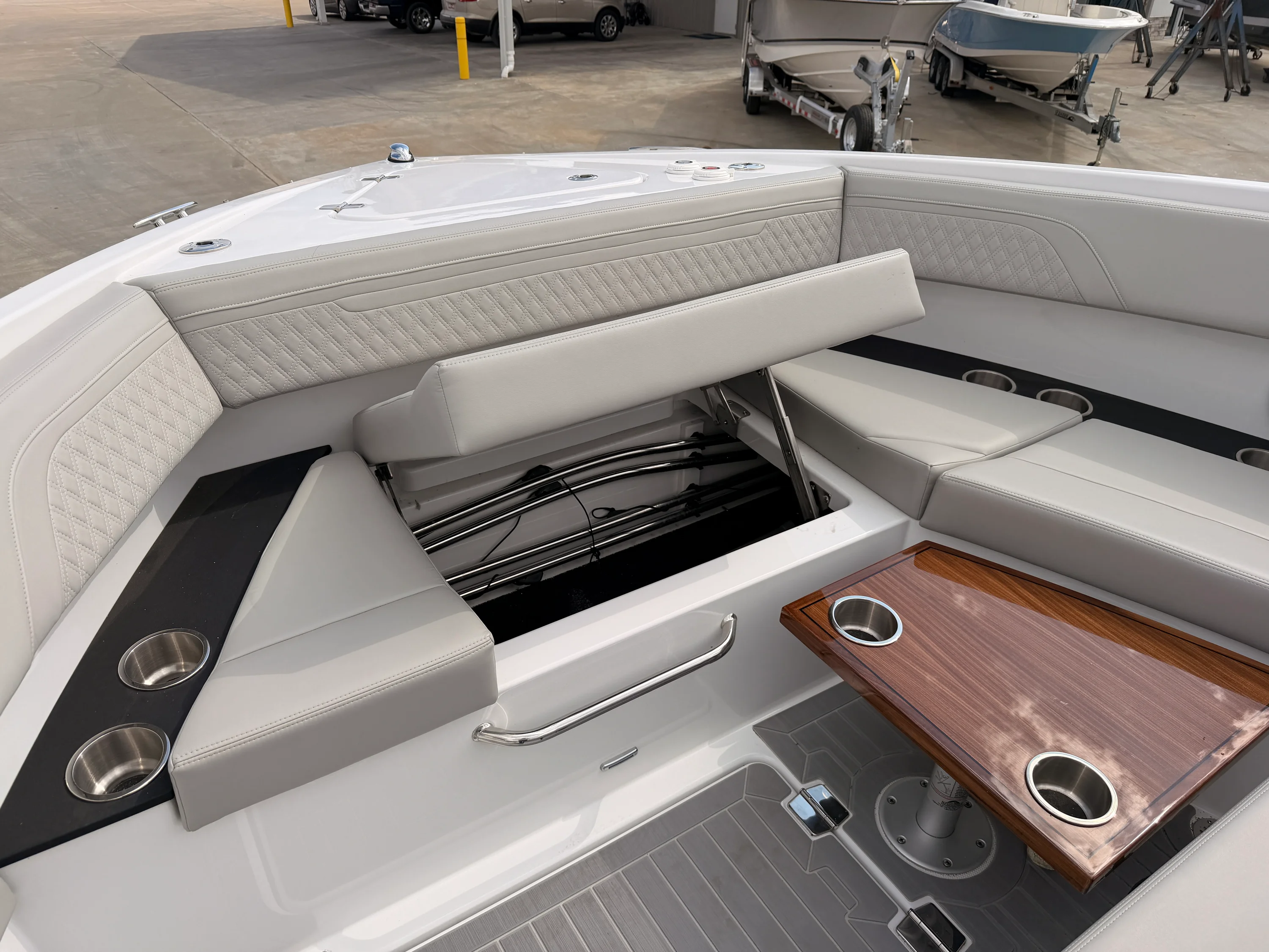 2025 Cruisers Yachts 34 GLS Image Thumbnail #20