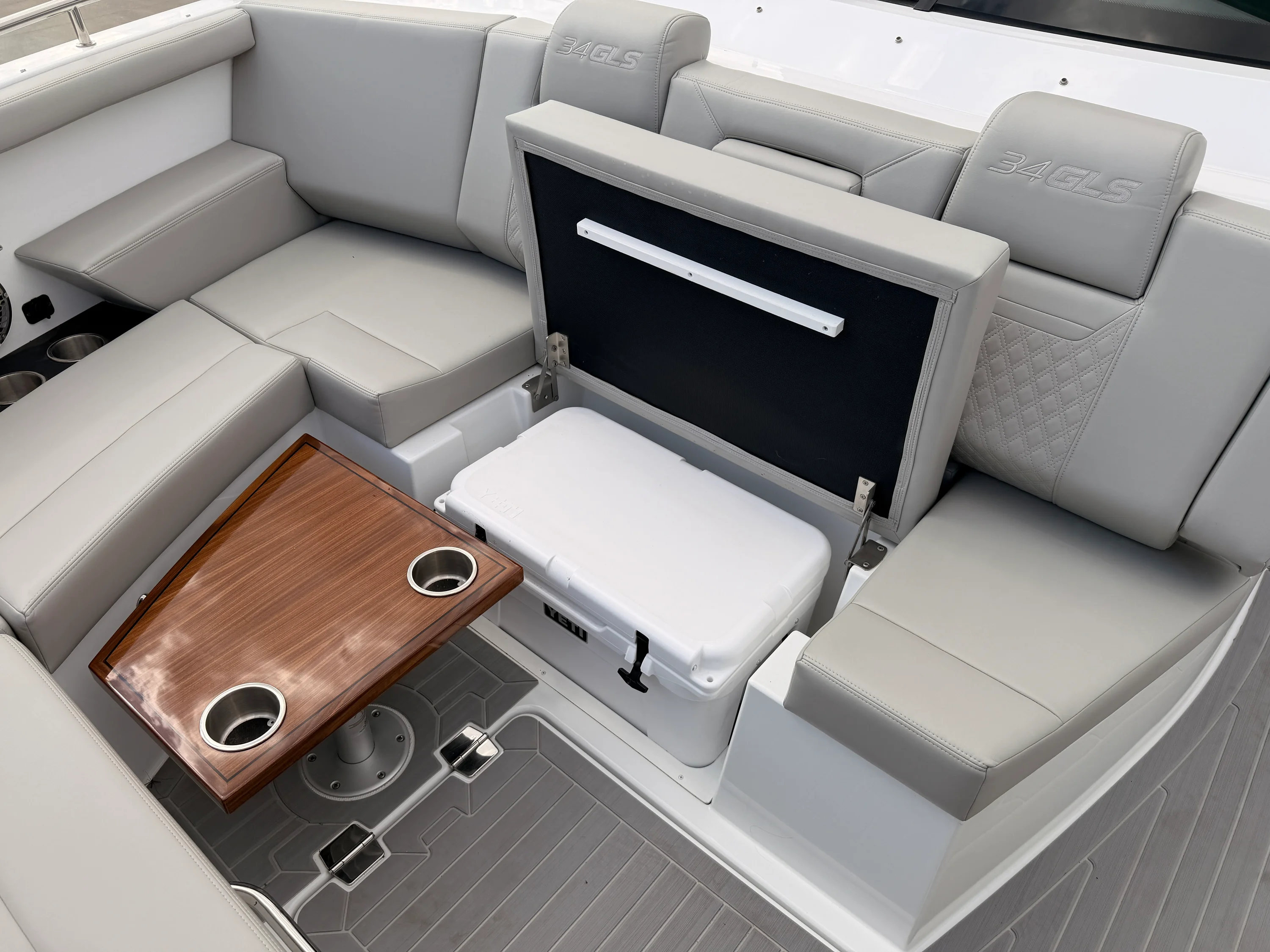 2025 Cruisers Yachts 34 GLS Image Thumbnail #21