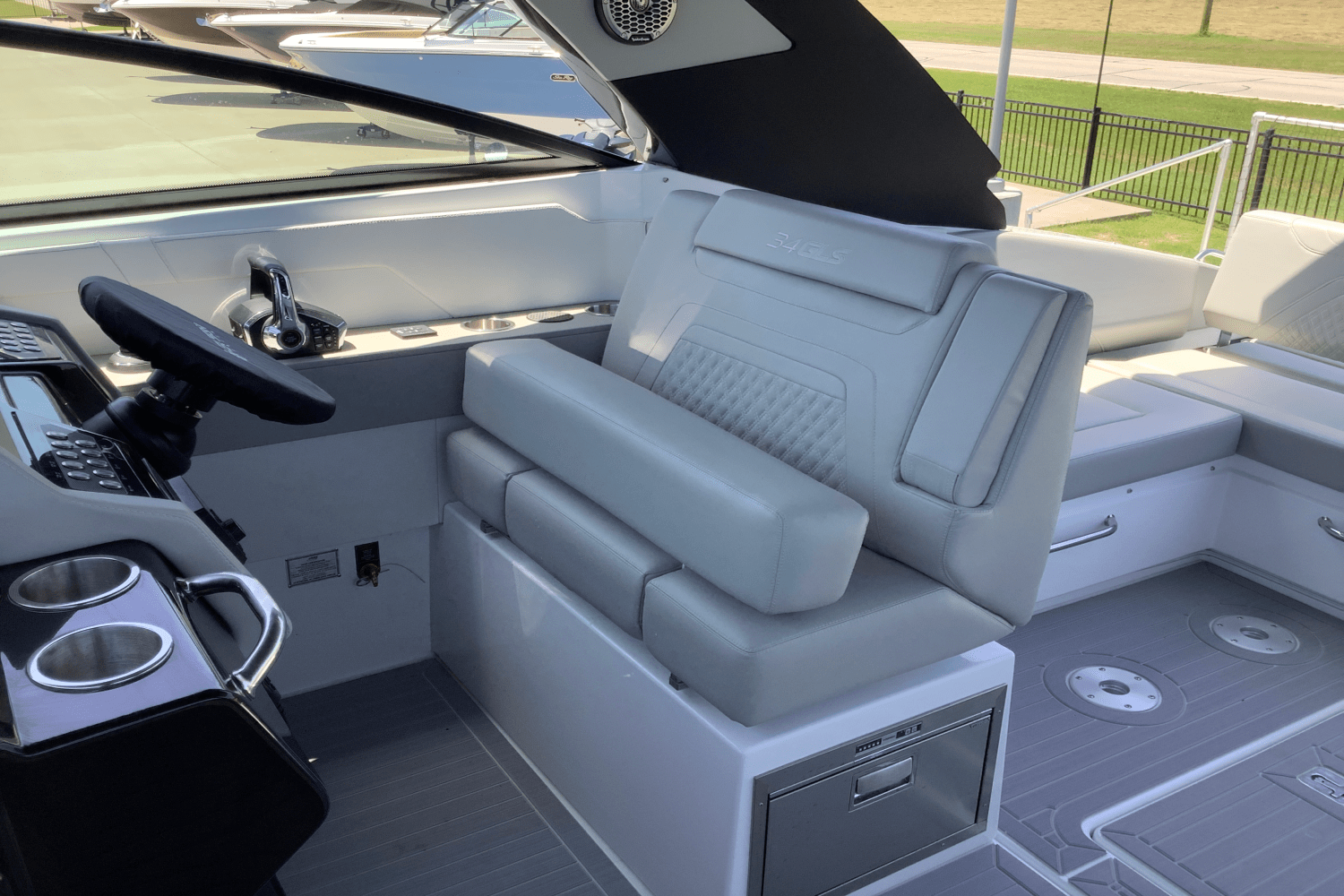 2025 Cruisers Yachts 34 GLS Image Thumbnail #23