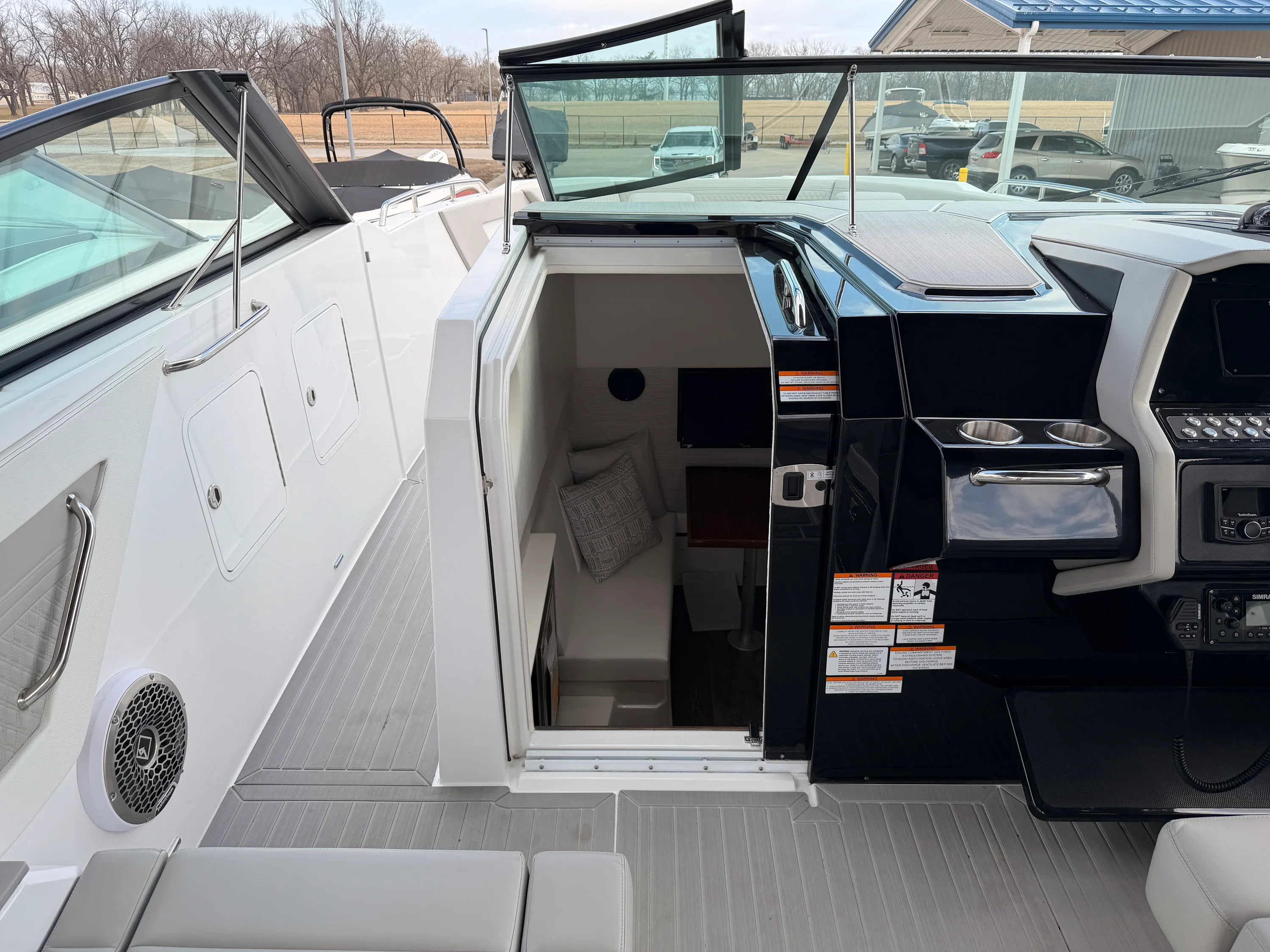 2025 Cruisers Yachts 34 GLS Image Thumbnail #23