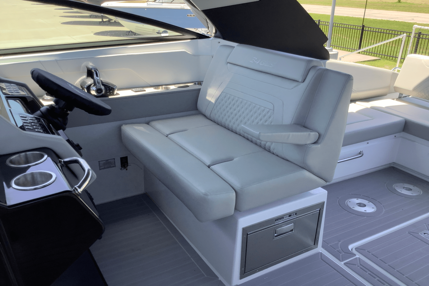 2025 Cruisers Yachts 34 GLS Image Thumbnail #33