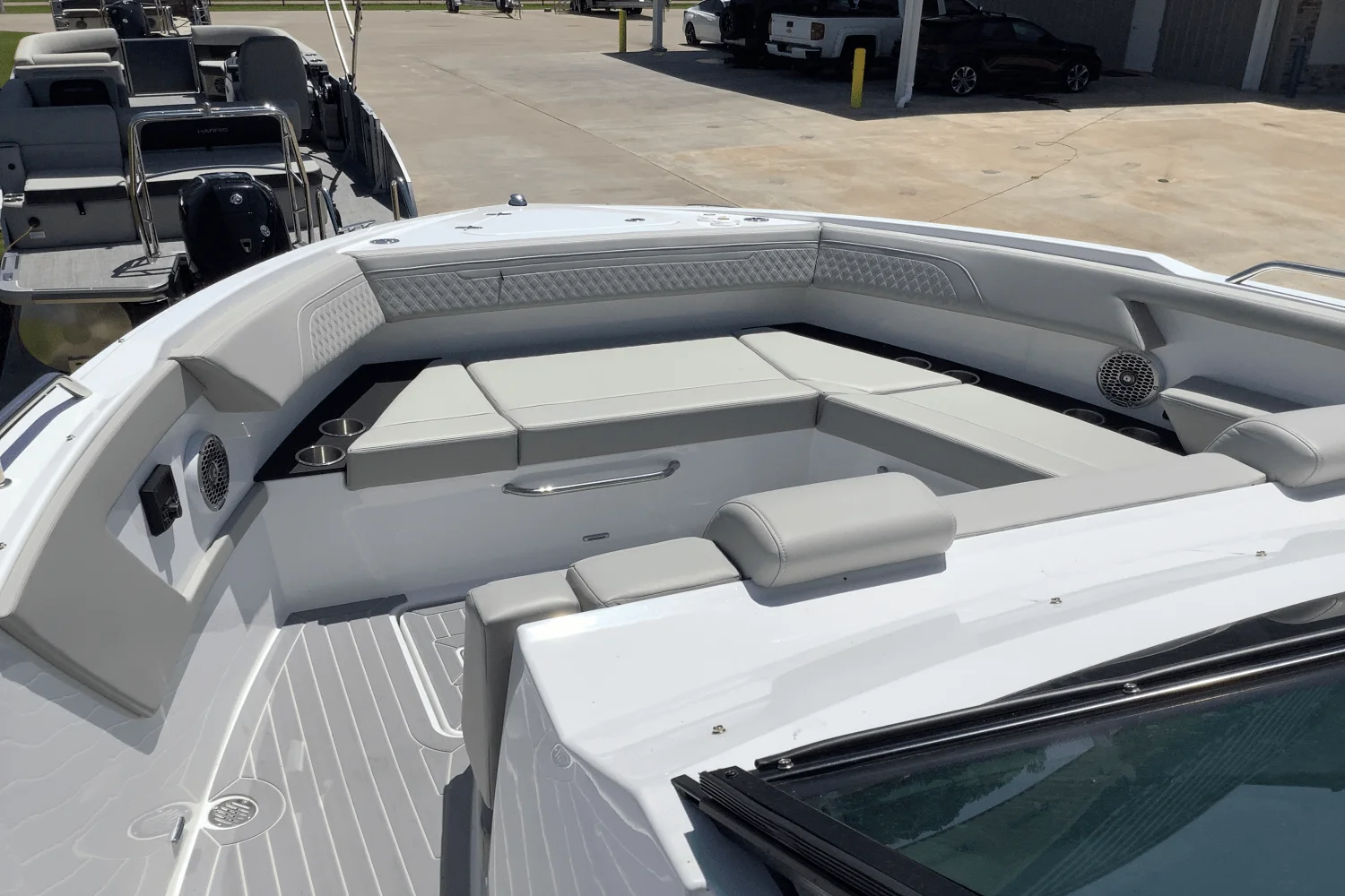 2025 Cruisers Yachts 34 GLS Image Thumbnail #27